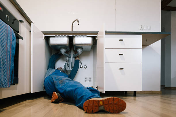 Professional Leak Detection technician working in North Aurora, IL